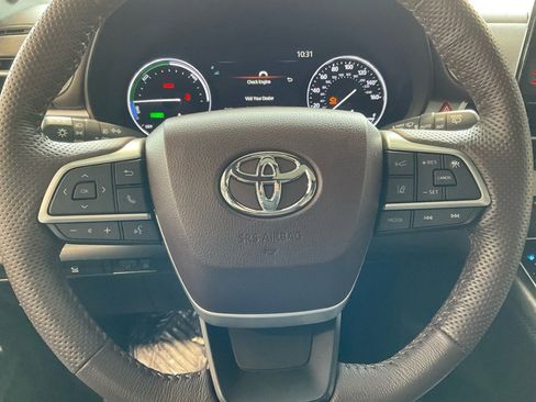 Certified 2022 Toyota Sienna Platinum w/ Protection Package (TMS) image 11