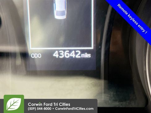 Used 2024 Toyota Camry SE FWD image 2