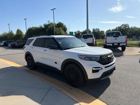 Used 2023 Ford Explorer King Ranch w/ Technology Package AWD/4WD image 7
