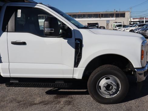 New 2025 Ford F350 XL w/ XL Chrome Package image 4