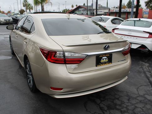 Used 2018 Lexus ES 300h image 5