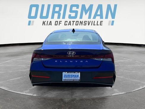Used 2024 Hyundai Elantra SEL w/ Convenience Package FWD image 5