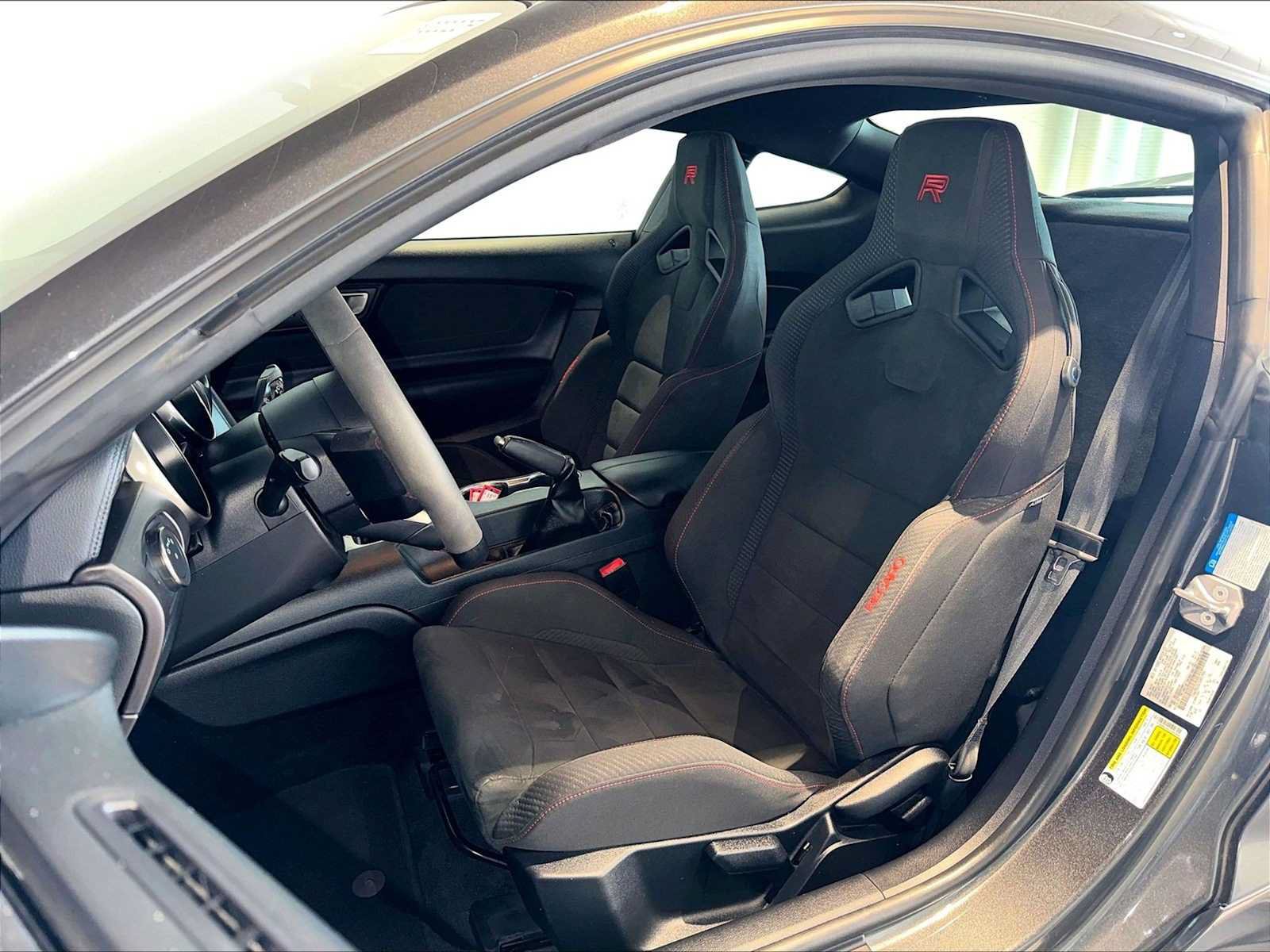 Used 2018 Ford Mustang Shelby GT350R w/ GT350R Equipment Group 920A RWD image 8