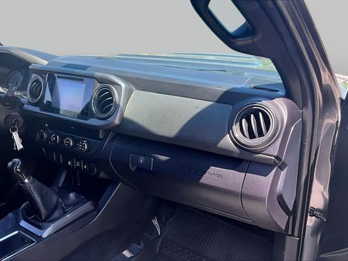 Used 2019 Toyota Tacoma TRD Sport AWD/4WD image 18