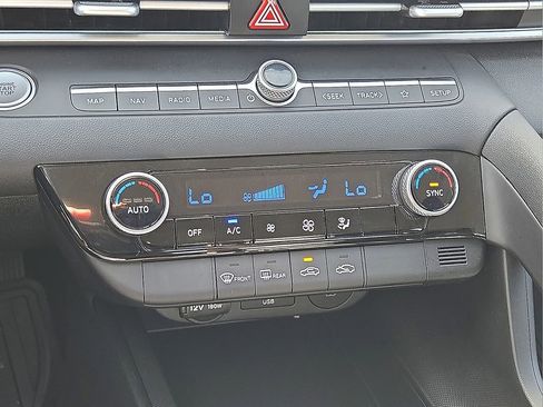 Used 2024 Hyundai Elantra SEL image 27