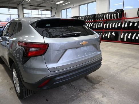 Used 2024 Chevrolet Trax LS image 7