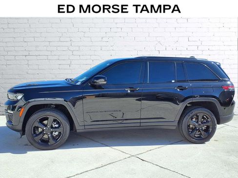 Used 2024 Jeep Grand Cherokee Limited w/ Black Appearance Package image 2