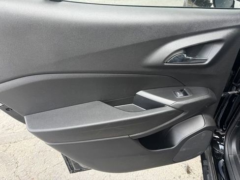 Used 2025 Chevrolet Trax LT image 18