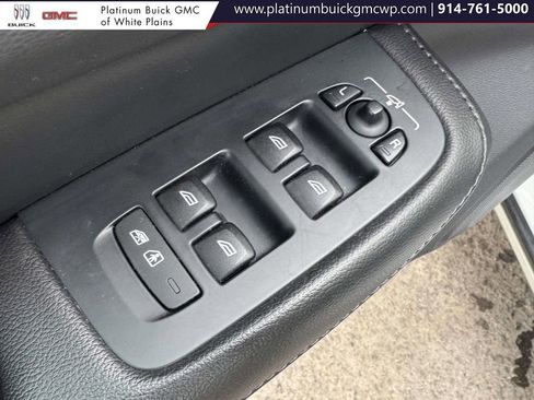 Used 2019 Volvo S60 T6 Momentum w/ Premium Package image 16