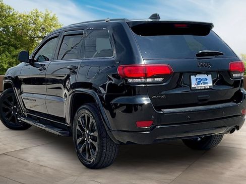 Used 2017 Jeep Grand Cherokee Altitude AWD/4WD image 12