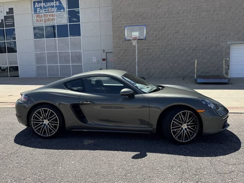 Used 2022 Porsche 718 Cayman w/ Premium Package RWD image 6