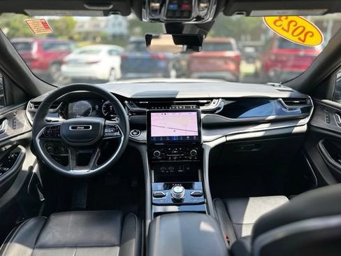 Used 2023 Jeep Grand Cherokee Overland w/ Luxury Tech Group IV AWD/4WD image 18