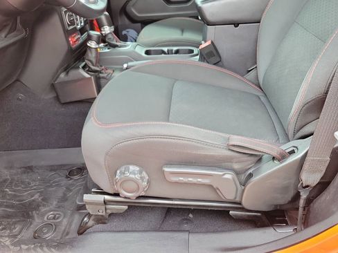 Used 2018 Jeep Wrangler Rubicon AWD/4WD image 11