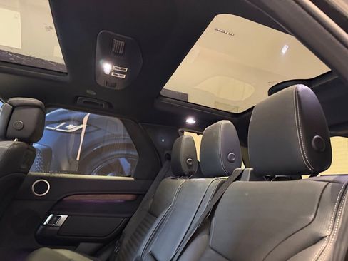 New 2025 Land Rover Discovery Dynamic SE image 14