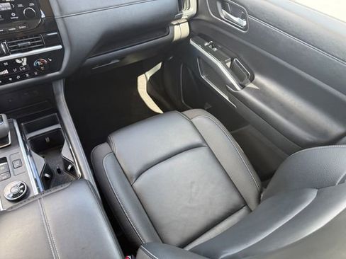 Used 2025 Nissan Pathfinder SL AWD/4WD image 26