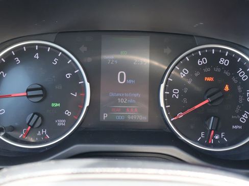 Used 2020 Toyota RAV4 XLE w/ Convenience Package FWD image 8