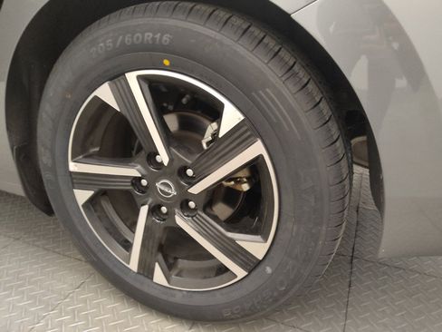 Used 2024 Nissan Sentra SV FWD image 31