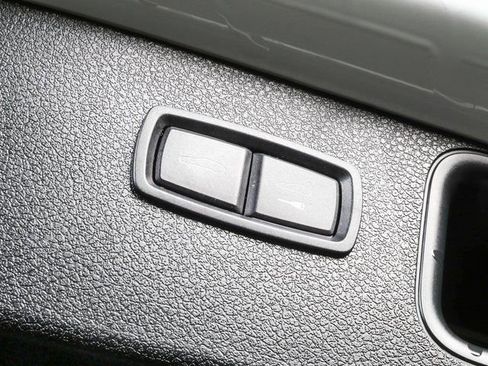 Certified 2019 Porsche Macan image 33