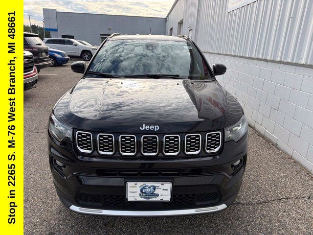 Used 2025 Jeep Compass Limited AWD/4WD image 4