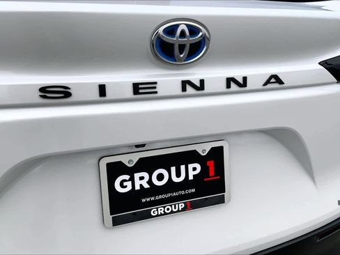 Used 2022 Toyota Sienna XLE image 14