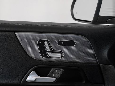 Used 2020 Mercedes-Benz GLB 250 w/ Premium Package image 45