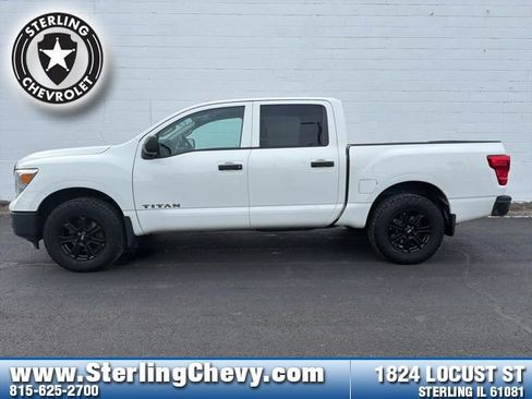 Used 2017 Nissan Titan S image 2
