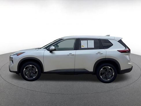 Used 2025 Nissan Rogue SV FWD image 9