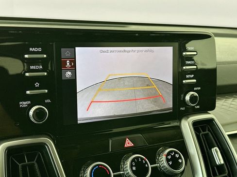 Used 2023 Kia Sorento LX FWD image 19