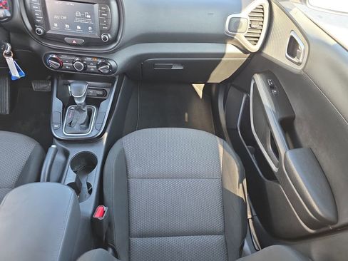 Used 2020 Kia Soul LX image 17