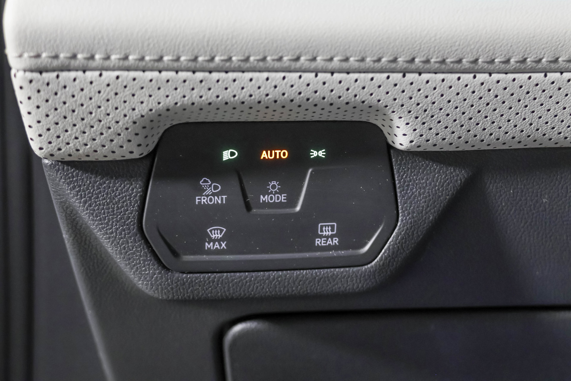 Used 2024 Volkswagen Atlas Cross Sport SEL Premium R-Line AWD/4WD image 26