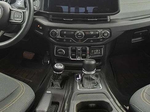 Used 2025 Jeep Gladiator Sport AWD/4WD image 21