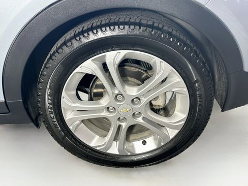 Used 2017 Chevrolet Bolt LT FWD image 11