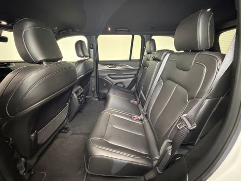 Used 2025 Jeep Grand Cherokee Limited image 5