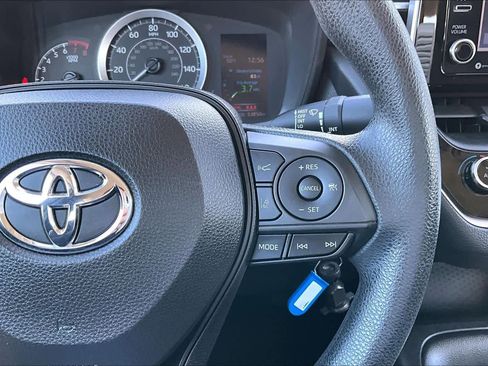 Used 2021 Toyota Corolla LE image 24