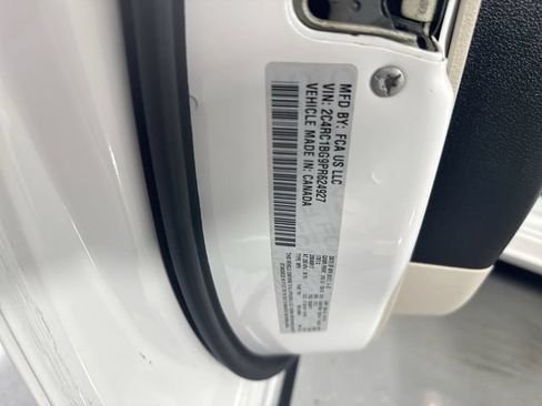 Used 2023 Chrysler Pacifica Touring-L FWD image 37