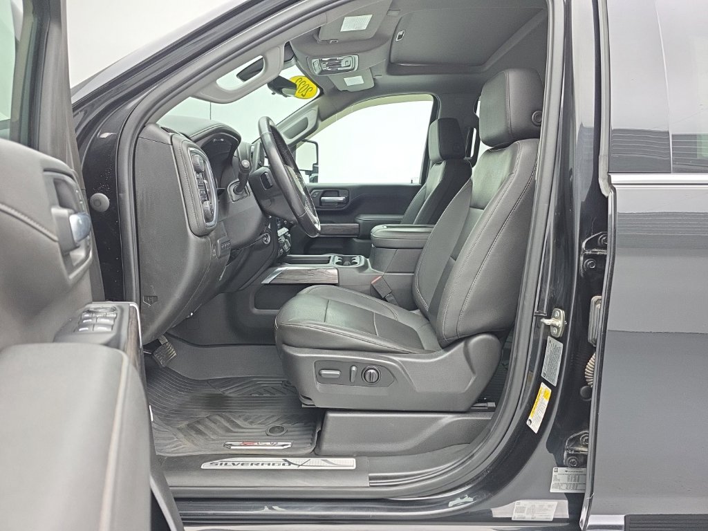 Used 2022 Chevrolet Silverado 3500 LTZ w/ LTZ Premium Package AWD/4WD image 15
