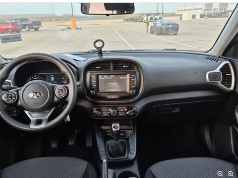 Used 2021 Kia Soul LX FWD image 3