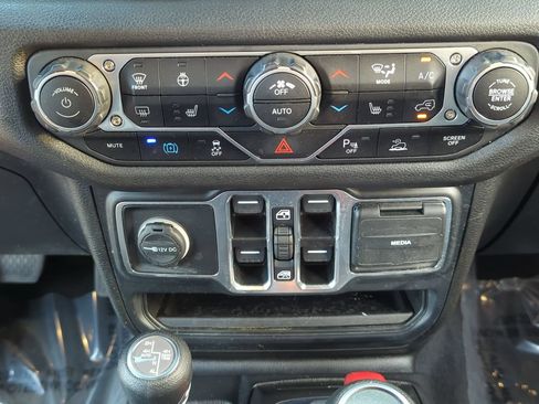 Used 2025 Jeep Wrangler Unlimited Sport S 4xe w/ Convenience Group AWD/4WD image 18