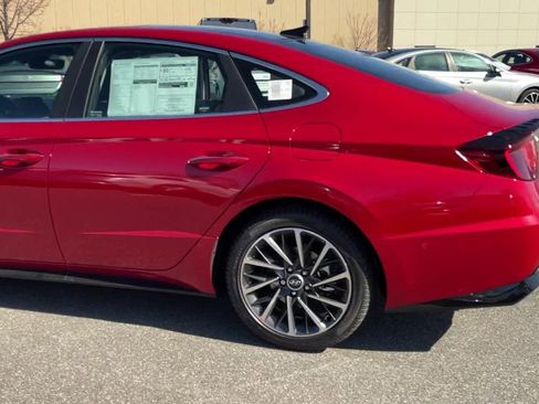 Used 2021 Hyundai Sonata Limited w/ Preferred Accessory Package image 6