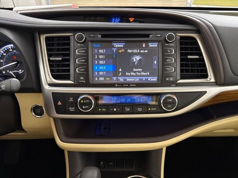 Used 2017 Toyota Highlander FWD V6 image 15