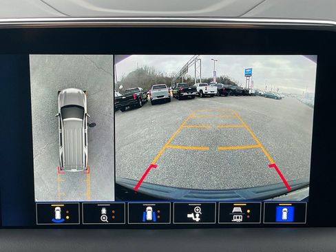 Used 2024 Chevrolet Tahoe Z71 w/ Luxury Package image 20