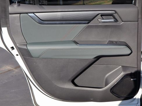 New 2025 GMC Acadia AT4 image 18