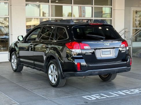 Used 2013 Subaru Outback 2.5i Limited w/ Special Appearance Pkg image 9