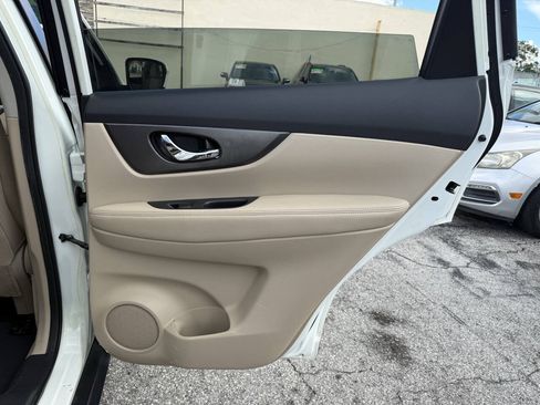 Used 2016 Nissan Rogue S w/ Appearance Package FWD image 23