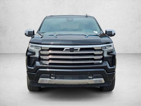 Used 2023 Chevrolet Silverado 1500 High Country w/ High Country Premium Package AWD/4WD image 2