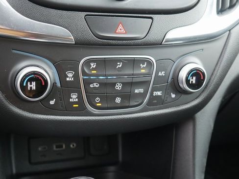 Used 2019 Chevrolet Equinox LT image 19