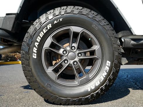 Used 2018 Jeep Wrangler Sport AWD/4WD image 17