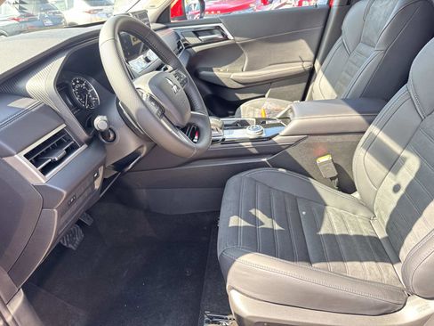 New 2025 Mitsubishi Outlander SE image 16