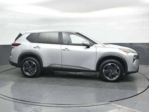 Used 2025 Nissan Rogue SV AWD/4WD image 5