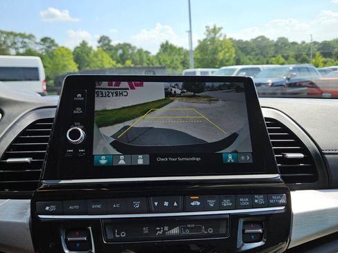 Used 2025 Honda Odyssey EX-L image 32